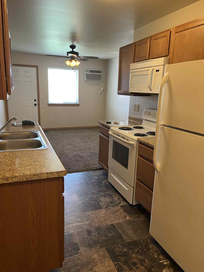 Building Photo - 1412 12th Ave SE