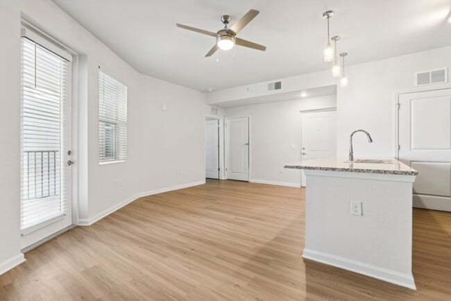 Photo - Ekos Cadenza