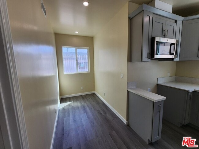 Photo - 1535 W 80th St