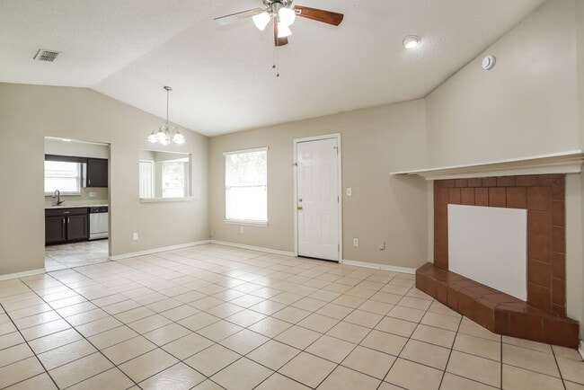 Photo - 1903 Farm Way