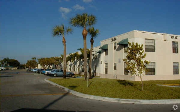 Cutler Manor Apartments - Cutler Manor Apartments