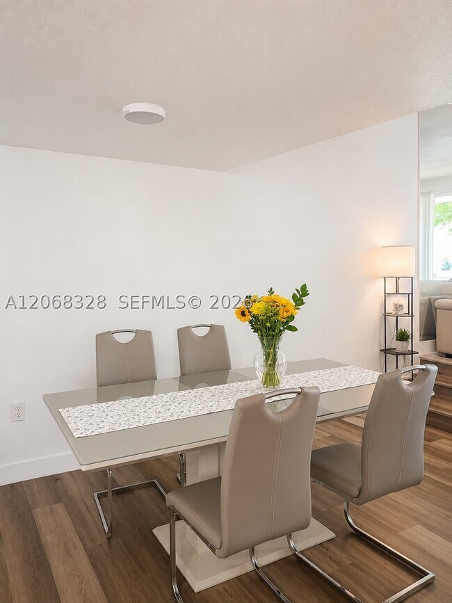 Photo - 9139 Fontainebleau Blvd