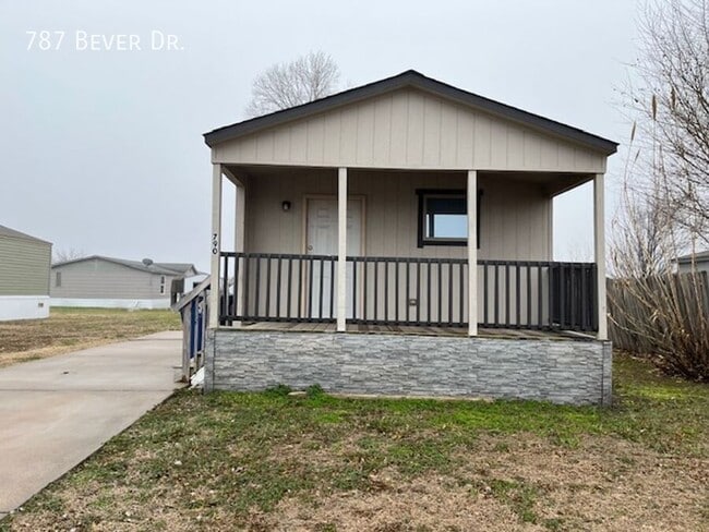 Building Photo - 787 N Bever Dr