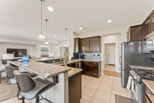 Building Photo - FULLY FURNISHED home available now.