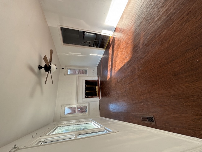 Photo - 231 Richmond Dr NW