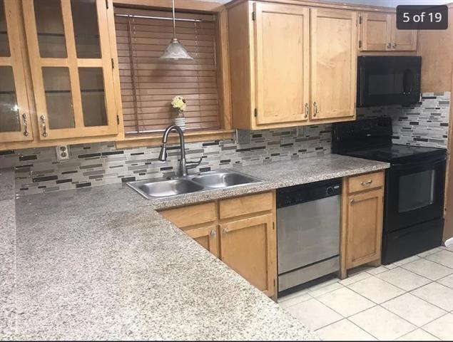 Photo - 210 Nettletree St