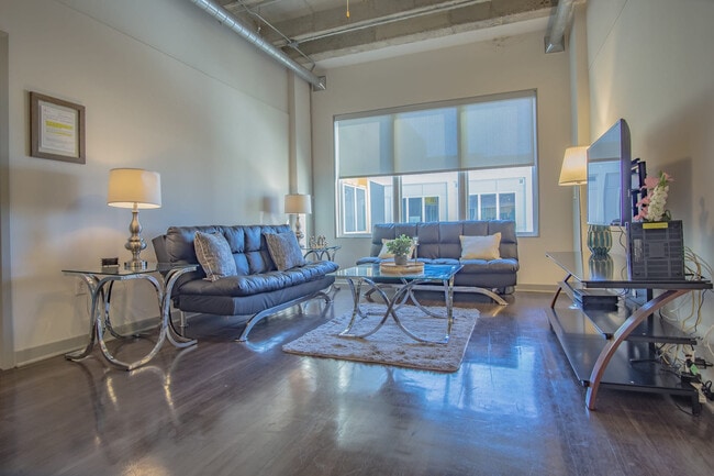 Building Photo - 550 W Peachtree St NW Rental