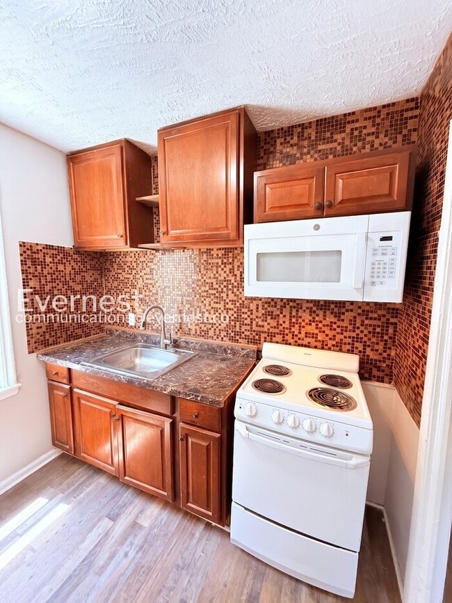 Photo - Special Offer / Spacious Home with Garage and Lawn Maintenance / Pet-Friendly / 3 Beds 1 Bath / A...
