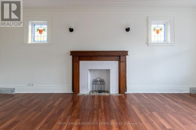 Photo - 49 Province St S