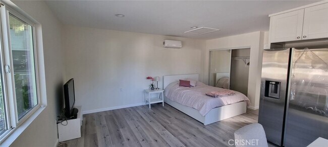 Photo - 7672 Penfield Ave