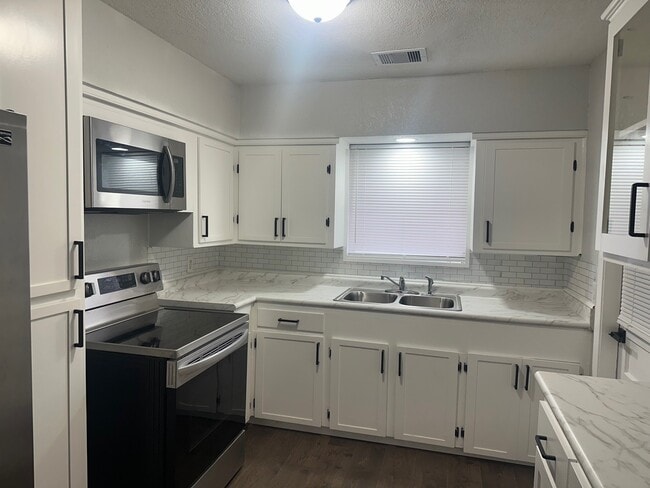 Photo - 208 Walnut St