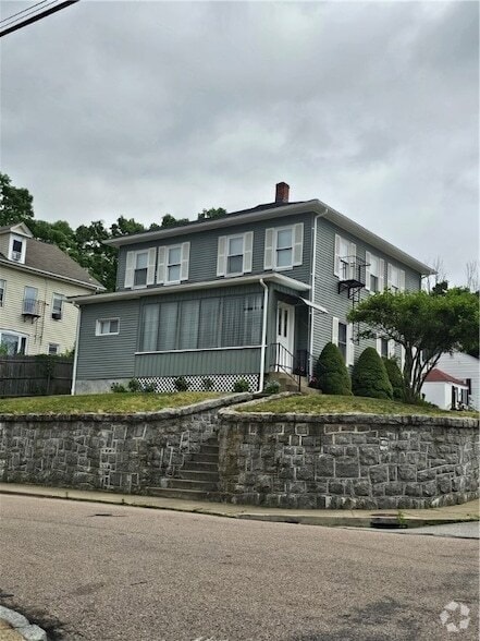 Building Photo - 37 Pleasant St Rental