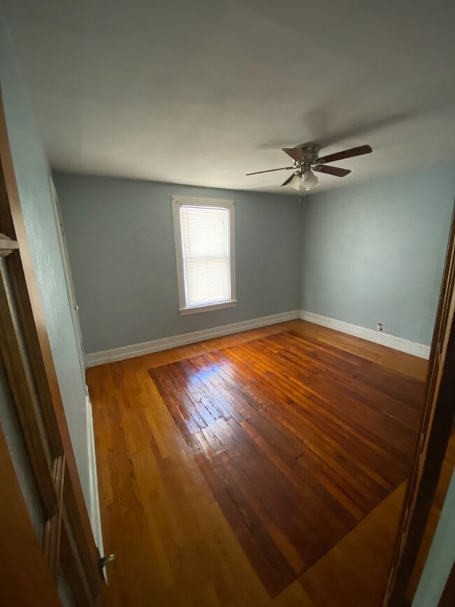 Photo - 2 Bed, 1 Bath w/ Den!  1200.00 Sq Ft.