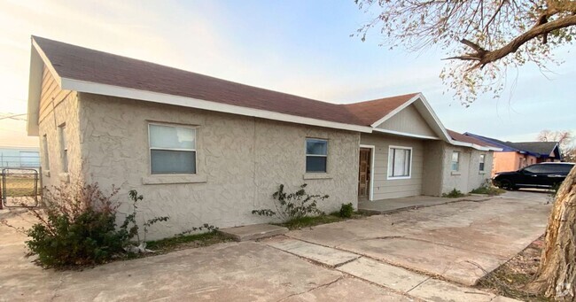 Building Photo - Spacious 4 Bed, 2 Bath Home in Lubbock, TX