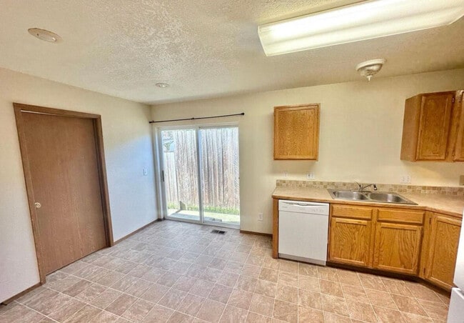 Photo - 107 N Caton St