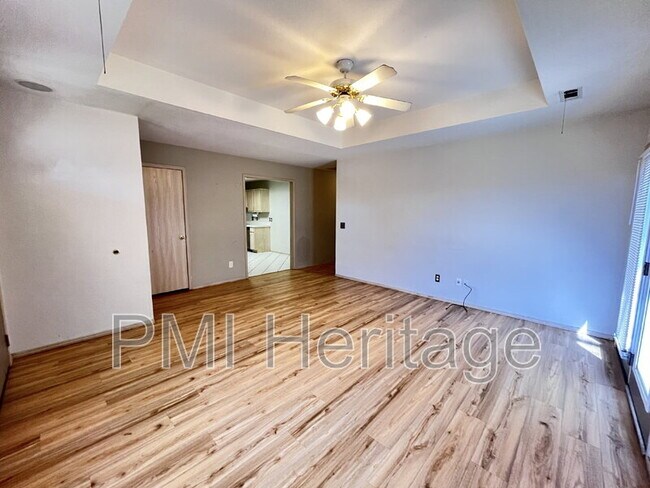 Photo - 884 N Daisy Ln
