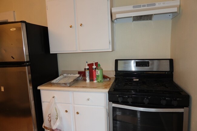 Photo - Hyde Park - 1 Bedroom House - Huge Yard - Real Wood Floors - Claw Foot Tub - $1495