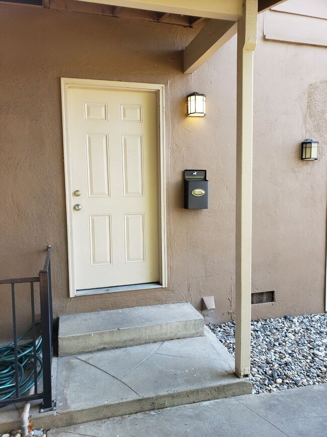 Photo - NICE UPDATED DUPLEX IN SACRAMENTO!!