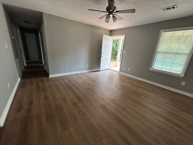 Photo - 2920 Lone Oak Rd