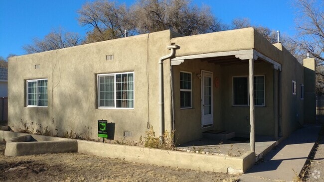 Building Photo - Delightful 3 Bedroom, 1 Bathroom Home in t...