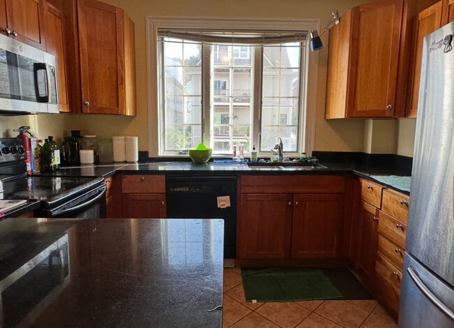 Building Photo - 27R Albion St Unit 2 Rental