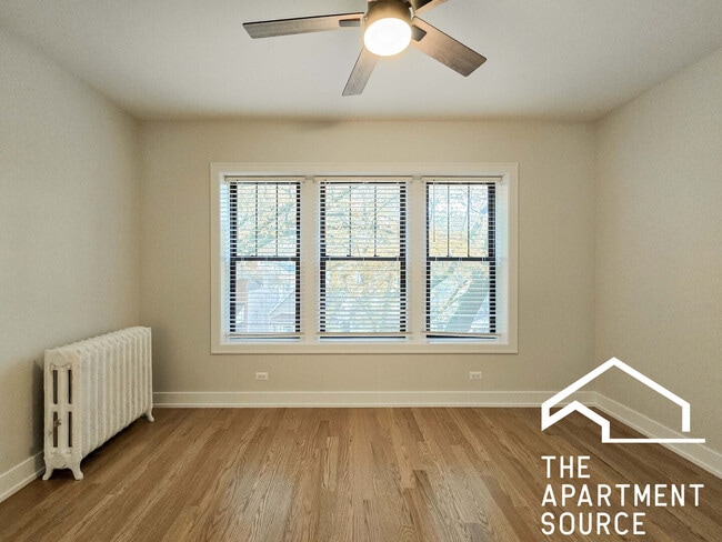 Building Photo - 4954 N Oakley Ave Unit 4957-3