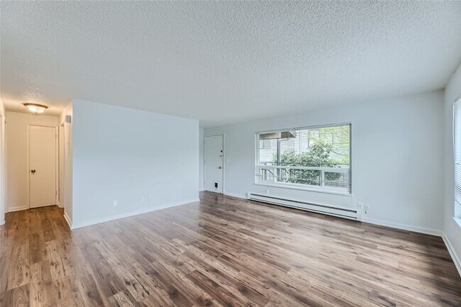 Photo - Charming 2bed/1bath Triplex Apartment in Seattle, WA! Unit 10710