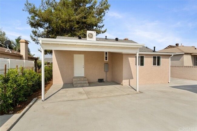 Photo - 7742 Bakman Ave