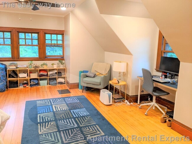 16 Alpine St Unit 4
