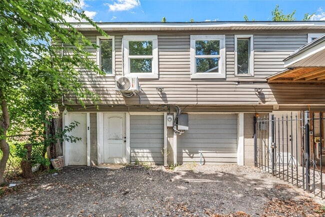 Photo - 213 Caplin St
