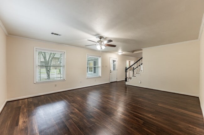 Photo - 1006 Amesbury Ct