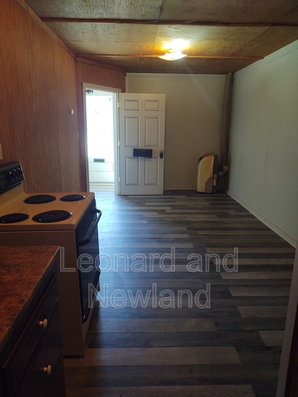 Photo - 908 Putnam Ave