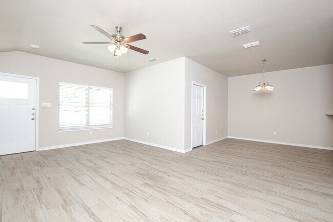 2551 Leroy Ln