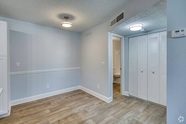 1BR, 1BA - 600SF 6904 Ralston Place Dr Tampa, FL 33614-4466