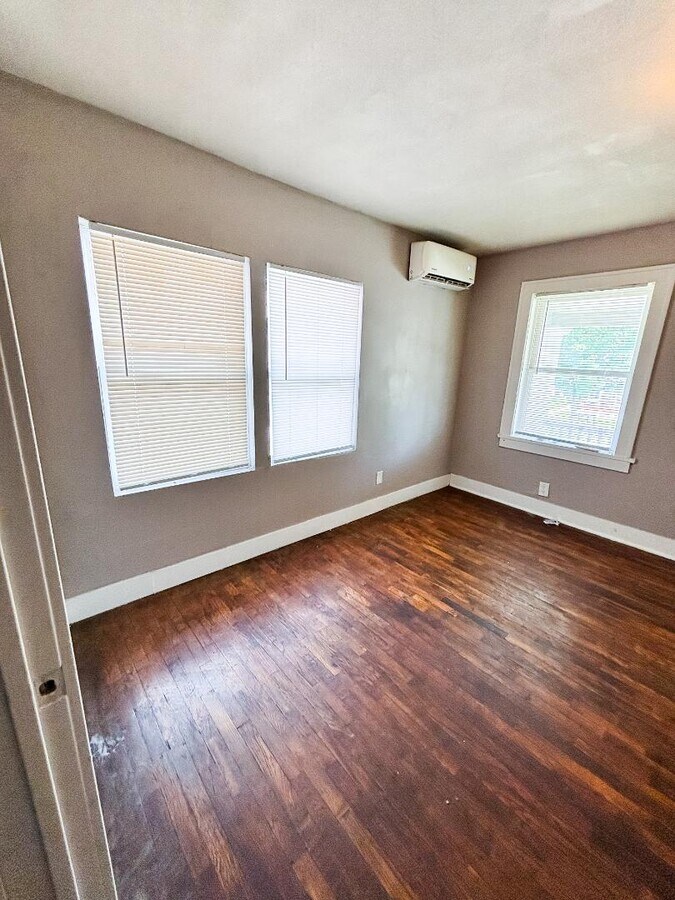 Photo - 703 SW Tyler St