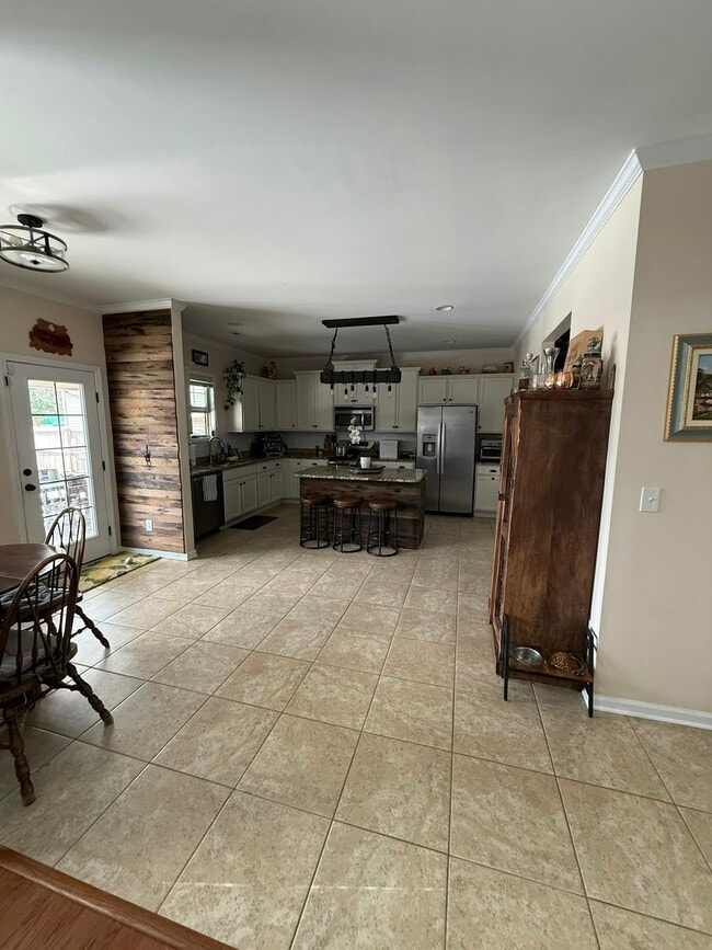 Photo - 205 Holmes Point Ct