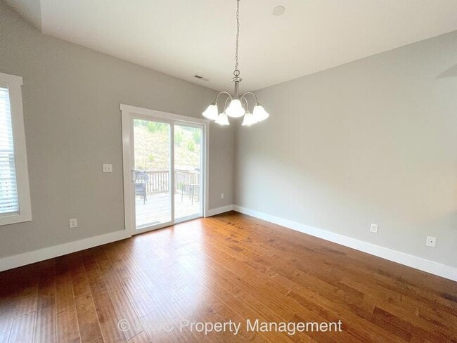 Photo - 72 Leyland Cir