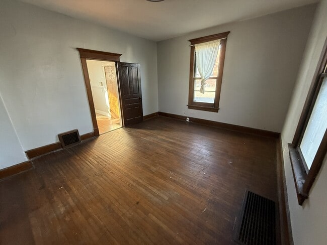 Photo - 630 E Gum St