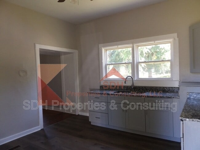 Photo - 116 Aikman Ave
