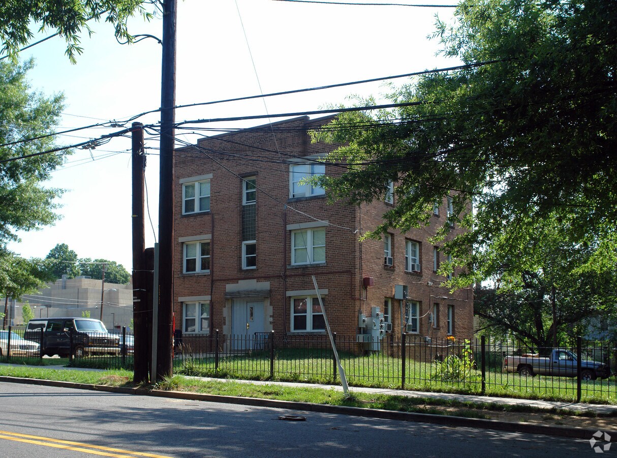 Photo - 711-719 49th St NE Apartments