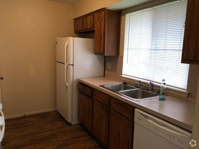 Building Photo - 4504 Dorsett Oaks Cir Unit B Rental