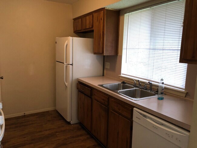 Photo - 4504 Dorsett Oaks Cir Apartments Unit B