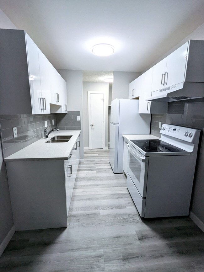 Building Photo - 5203-152 52 St Unit 102