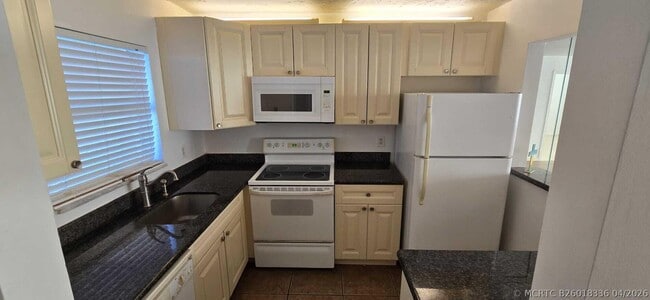 Building Photo - 9949 SW Sandalfoot Blvd Unit 531