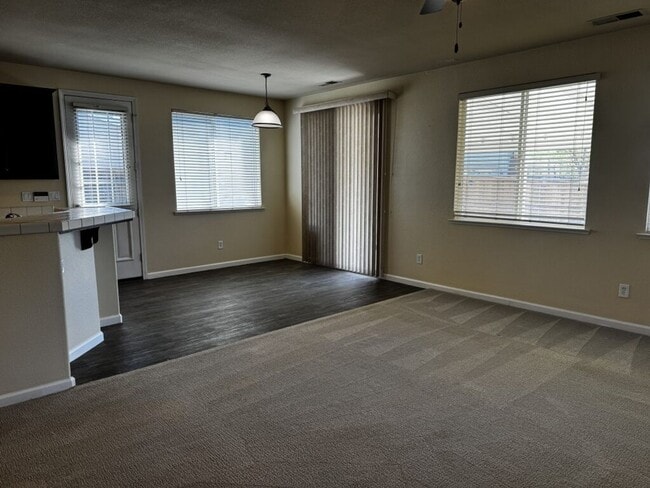 Photo - Beautiful and spacious 4 bedroom/ 2.5 bathroom home