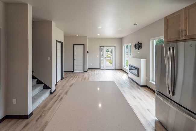Kitchen and living room - The Bison Lodge