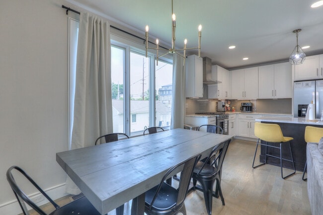 Photo - 106 N 8th St