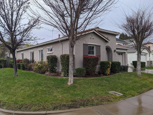 Photo - Clean 2000 sqft. 3 Bedroom 2 Bathroom Anatolia Home for Lease.