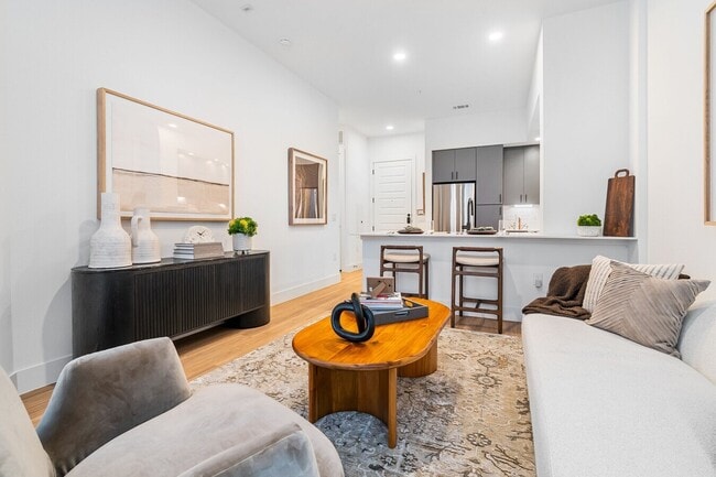 Building Photo - 15635 Memorial Dr Unit 249