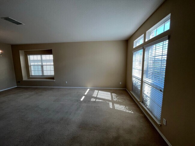 21114 Villa Valencia